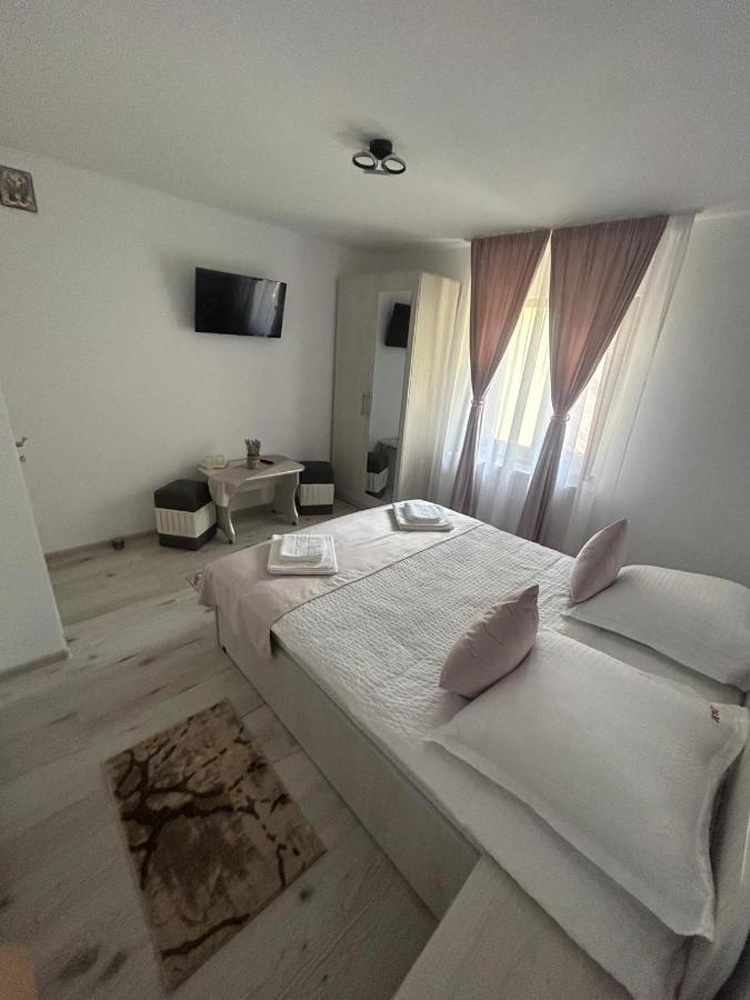 Casa Dani&Moni Hotel Moeciu De Sus Bagian luar foto