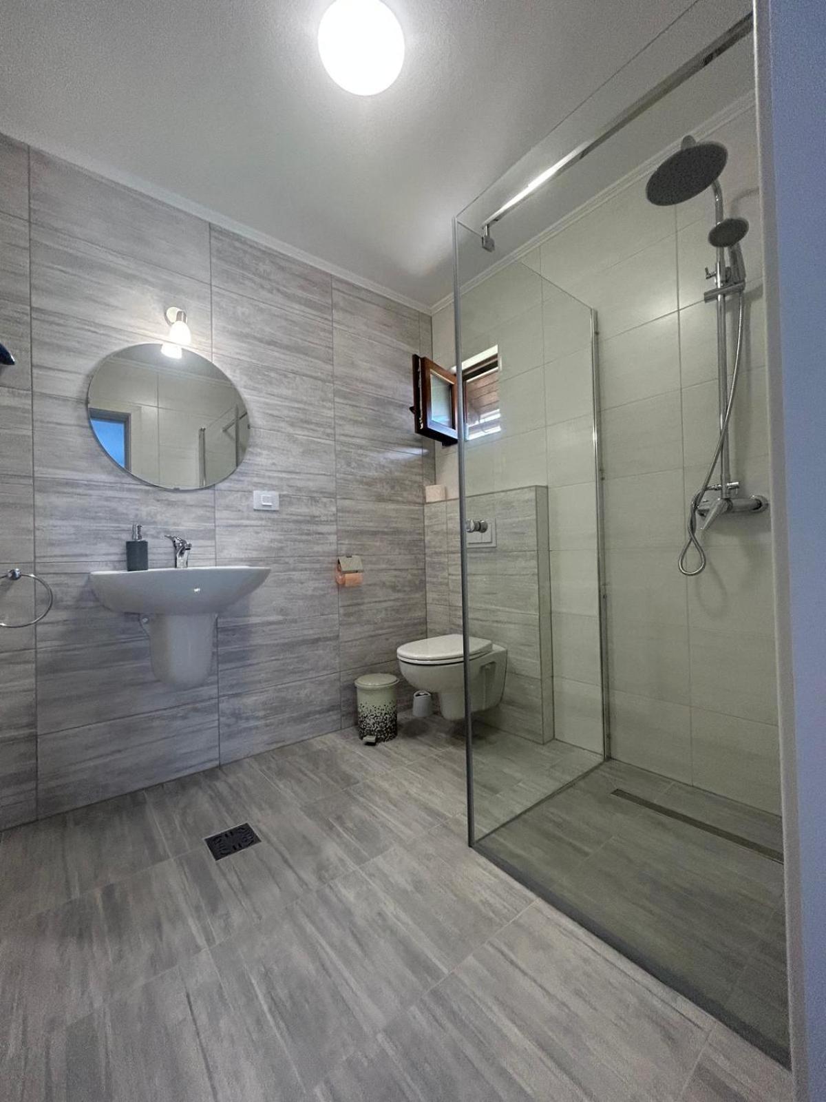 Casa Dani&Moni Hotel Moeciu De Sus Bagian luar foto