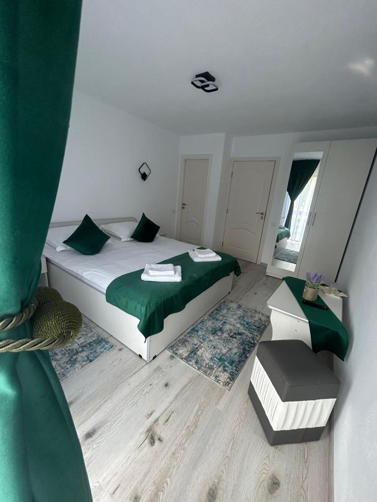 Casa Dani&Moni Hotel Moeciu De Sus Bagian luar foto